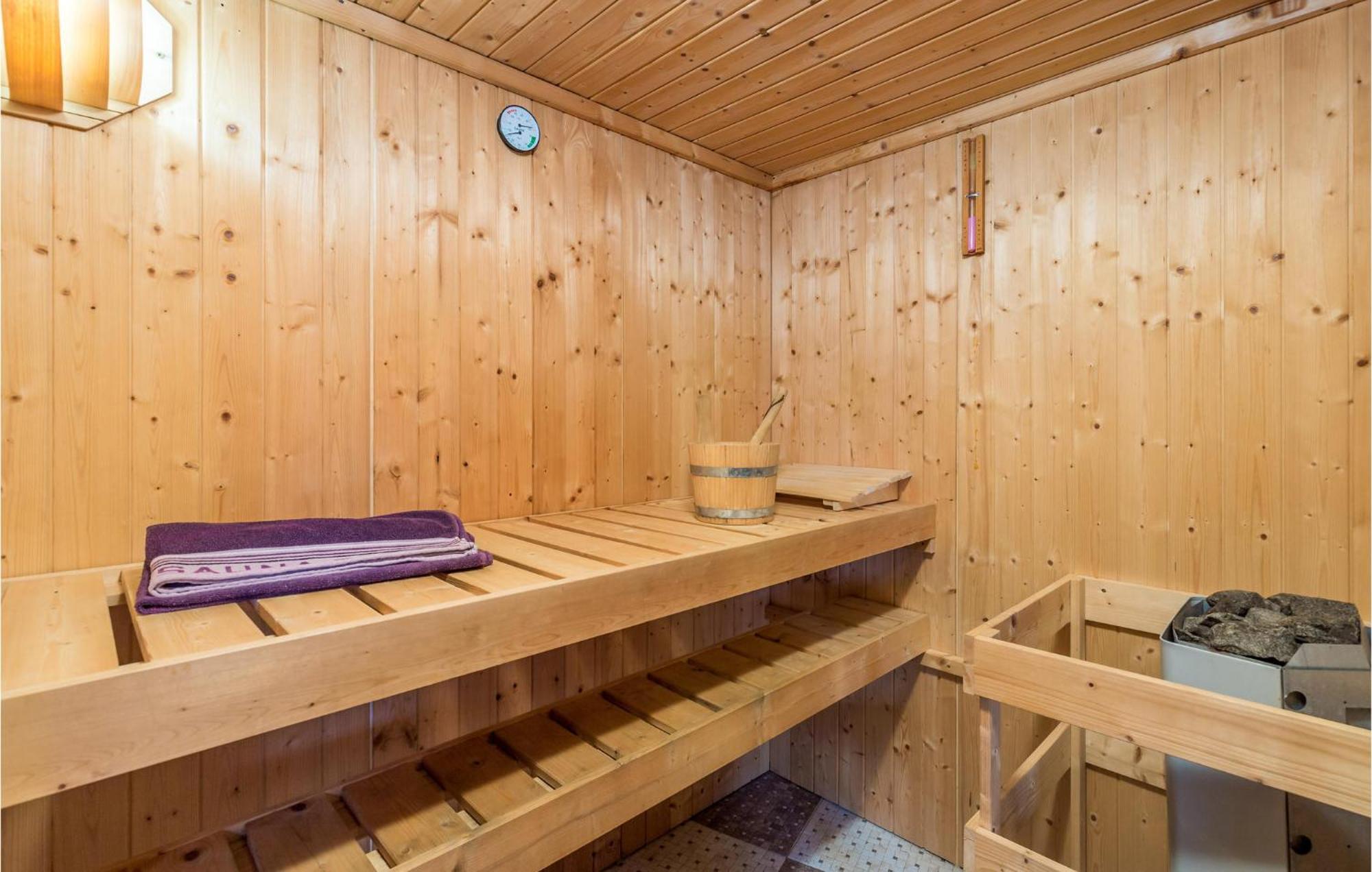 Gorgeous Home In Zgaljici With Sauna エクステリア 写真