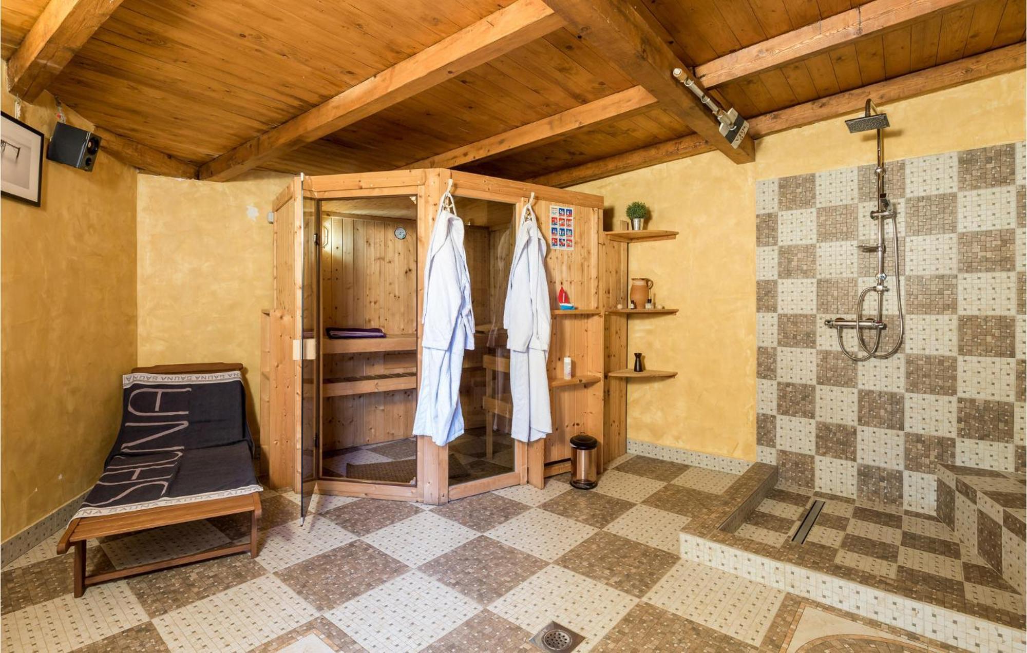 Gorgeous Home In Zgaljici With Sauna エクステリア 写真